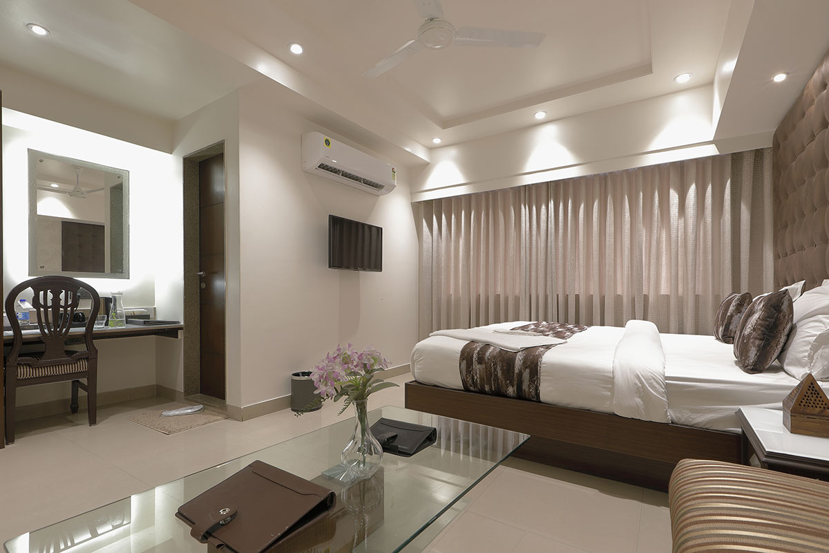 hotels in Andheri west near station